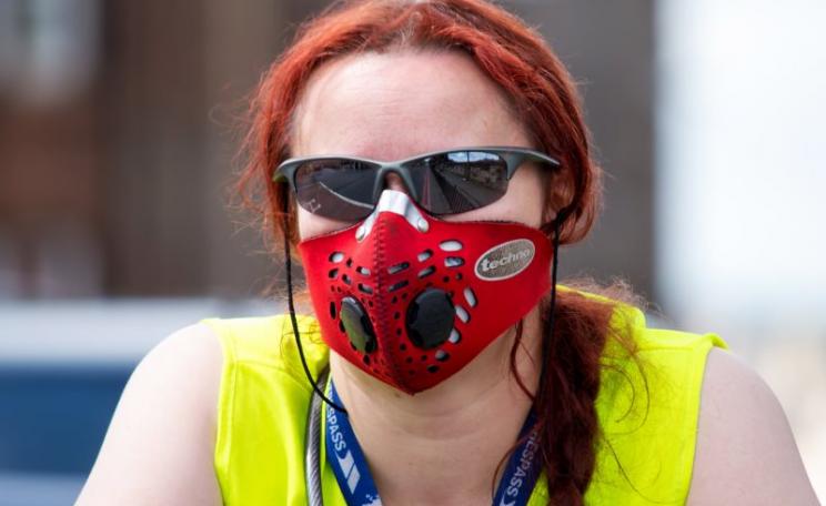 Cyclist wearing face mask to protect against polluted air. Photo: Hamish Irvine via Flickr (CC BY-NC).