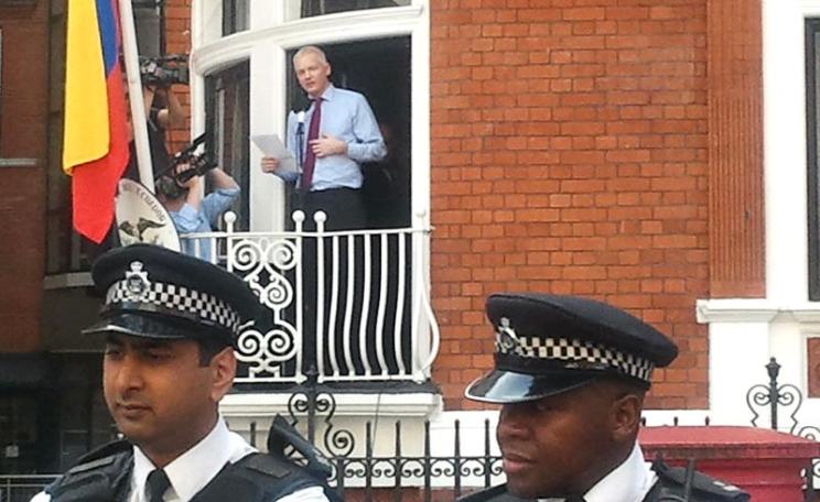 Julian Assange speaking at the balcony of the Ecuador Embassy in London, 19th August 2012. Photo: wl dreamer via Wikimedia (CC BY-SA).