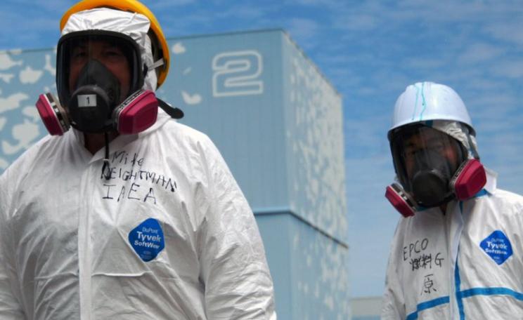 IAEA fact-finding team leader Mike Weightman visits the Fukushima Daiichi Nuclear Power Plant on 27 May 2011 to assess tsunami damage. Photo: Greg Webb / IAEA Imagebank via Flickr (CC BY-SA).