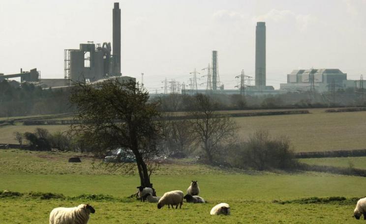 Aberthaw power station and adjacent cement works rise above the South Wales countryside. Photo: Ben Salter via Flickr (CC BY).
