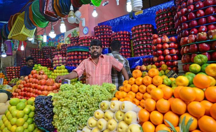 If we ate more of this, the world would be a cleaner and healthier place! Fruit vendor in Devaraj Market, Mysore, India. Photo: Christopher Fynn via Flickr (CC BY).