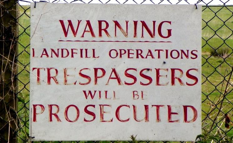 Old landfill site at Cow Lane, Godmanchester, Cambridgeshire. Photo: Peter O'Connor aka anemoneprojectors via Flickr (CC BY-SA).