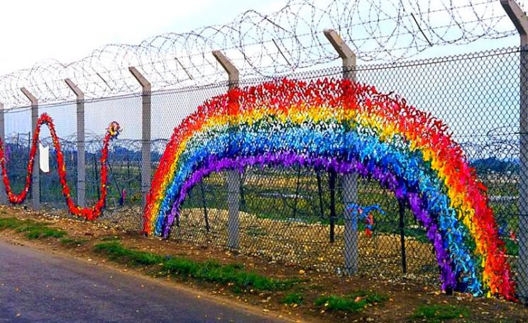 Rainbow-decorated fence at Greenham Common US military base near Newbury, England, 17th March 2007. Photo: Your Greenham via Flickr (CC BY-NC-SA).