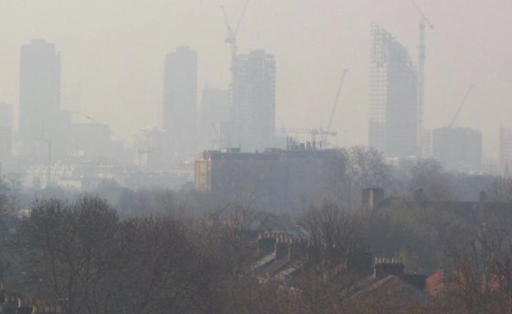 EU countries don't want British pollution blowing their way! London air pollution - view from Hackney 10th April 2015. Photo: DAVID HOLT via Flickr (CC BY).