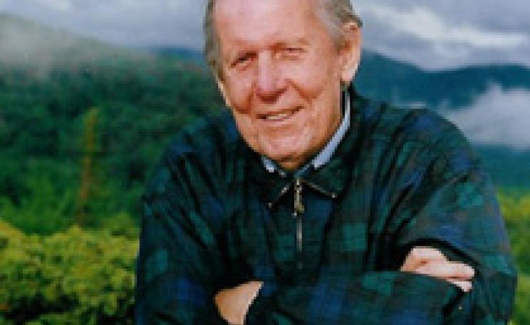 Thomas Berry, the American cultural historian, priest, poet and “geologian”. He diagnosed the need “to transform all modern industrial institutions" towards an Earth-centered society.