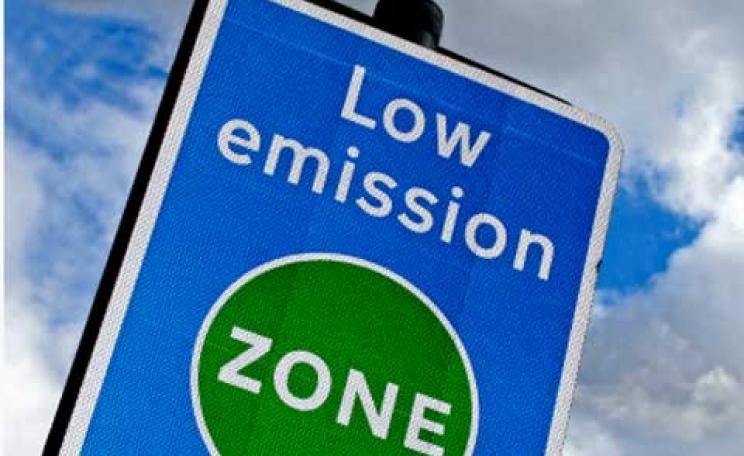 Low emission zone sign in London